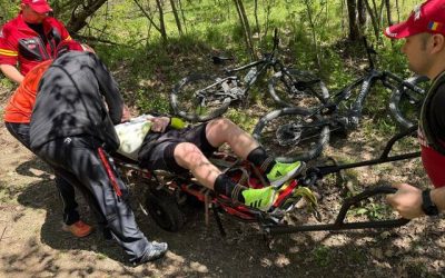 Salvamontiștii din Maramureș, intervenție dificilă pentru un ciclist accidentat în Baia Sprie