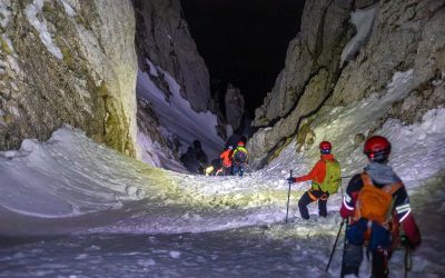 Noapte grea în Piatra Craiului: Salvamontiștii din Zărnești, în misiune dificilă