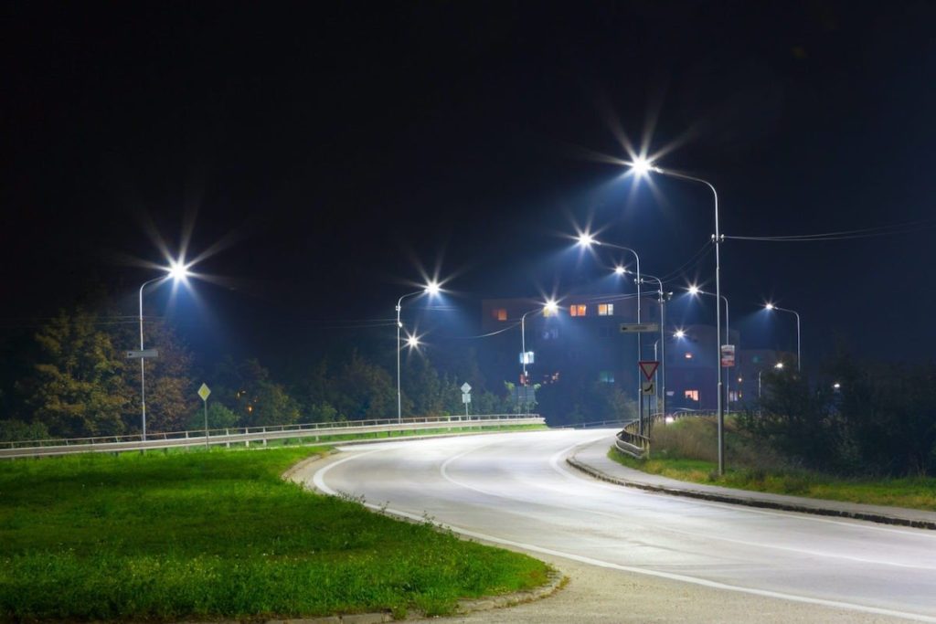Primarul din Sânpetru de Câmpie, SPIRU ŞERBAN CRĂCIUN, este anchetat pentru furt de energie electrică Primarul comunei Sânpetru de Câmpie, SPIRU ŞERBAN CRĂCIUN, a fost pus sub acuzare de către procurorii Parchetului de pe lângă Judecătoria Târgu Mureș