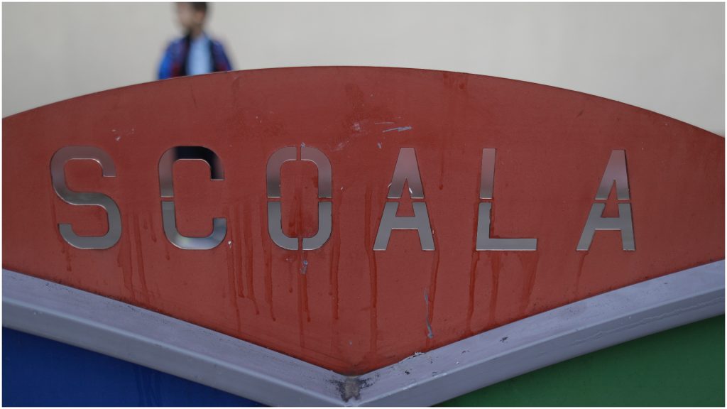 Profesorul din Gorj, acuzat de abuz sexual, încasează salariu de un an