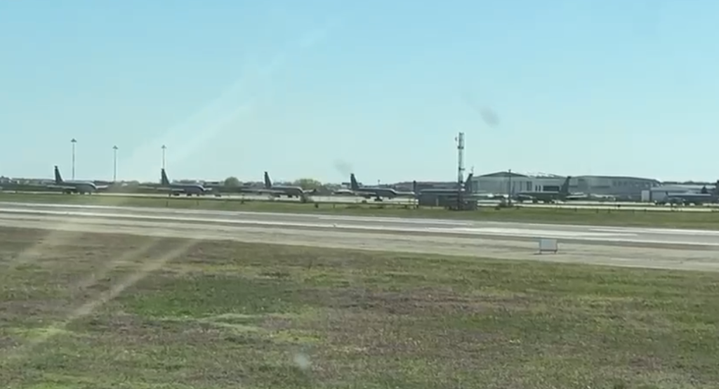La Baza 90 Transport Aerian „Comandor aviator Gheorghe Bănciulescu” din Otopeni au fost staționate avioane-cisternă americane KC-135, pregătite pentru misiuni de realimentare în aer