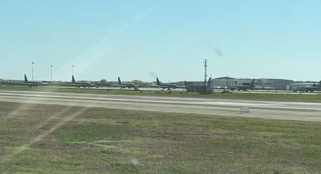 Activitate febrilă la baza 90 Otopeni: Așteptând răspunsul iranian la ultimatumul lui Trump