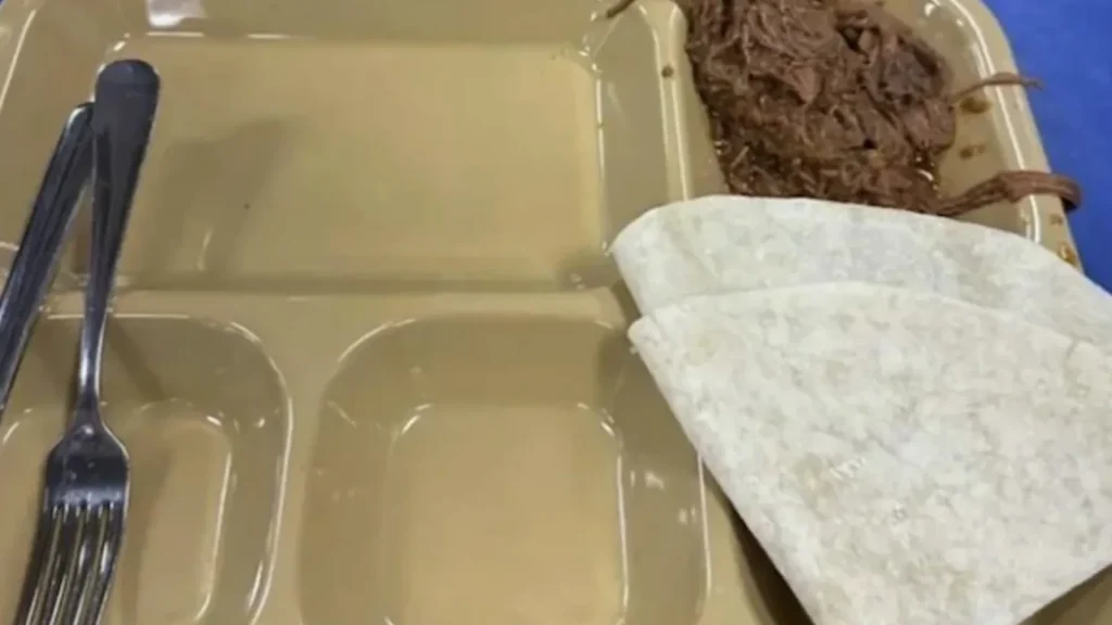 Goliciune la Casa Albă: Tăvile goale ale Marinei SUA, batjocură pentru Trump