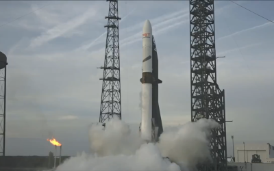 Blue Origin calcă pe urmele SpaceX: Aterizare reușită pentru racheta New Glenn