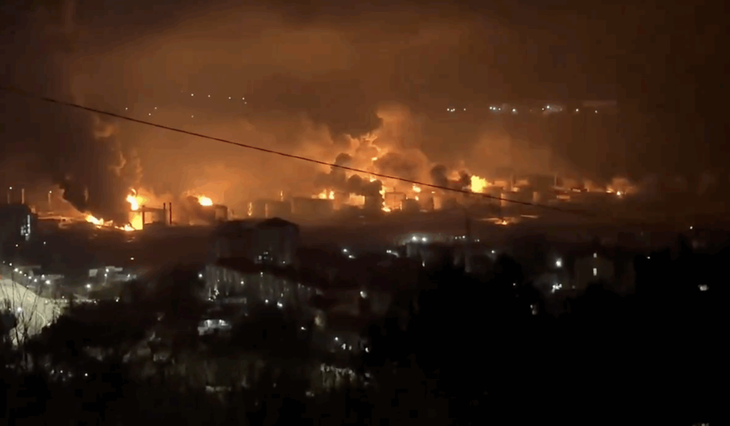 Rafinăria ROSNEFT, în flăcări: Atac cu drone ucrainene într-un port crucial din Krasnodar