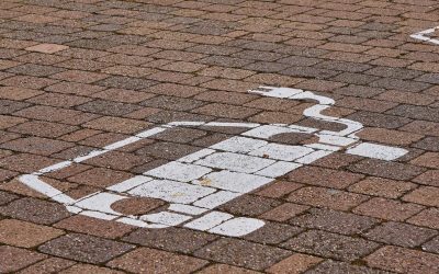 Drive-thru la încărcare rapidă: Giganți își unesc forțele pentru mașinile electrice