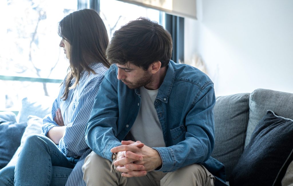 Semnele RUȘINOASE că relația ta e pe final: Fii atent la ele!