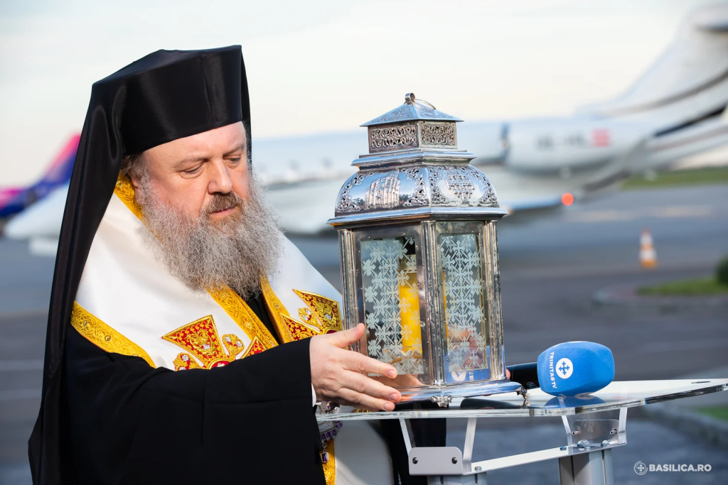 Sfânta Lumină de la Ierusalim va ajunge în România în Sâmbăta Mare, adusă cu o cursă aeriană specială