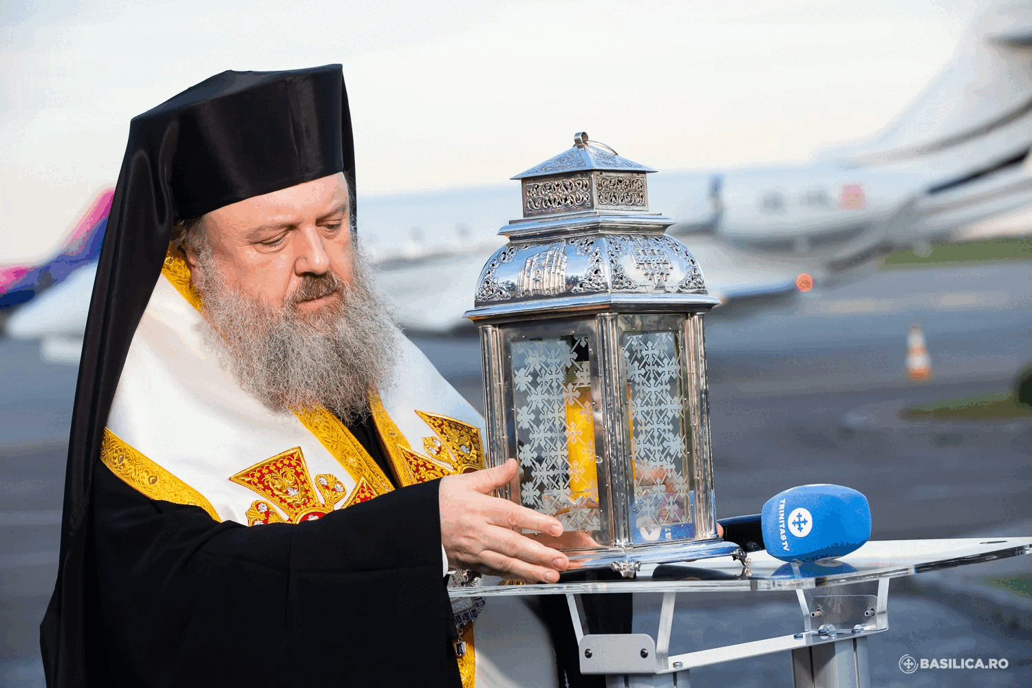 Sfânta Lumină de la Ierusalim va ajunge în România în Sâmbăta Mare, adusă cu o cursă aeriană specială