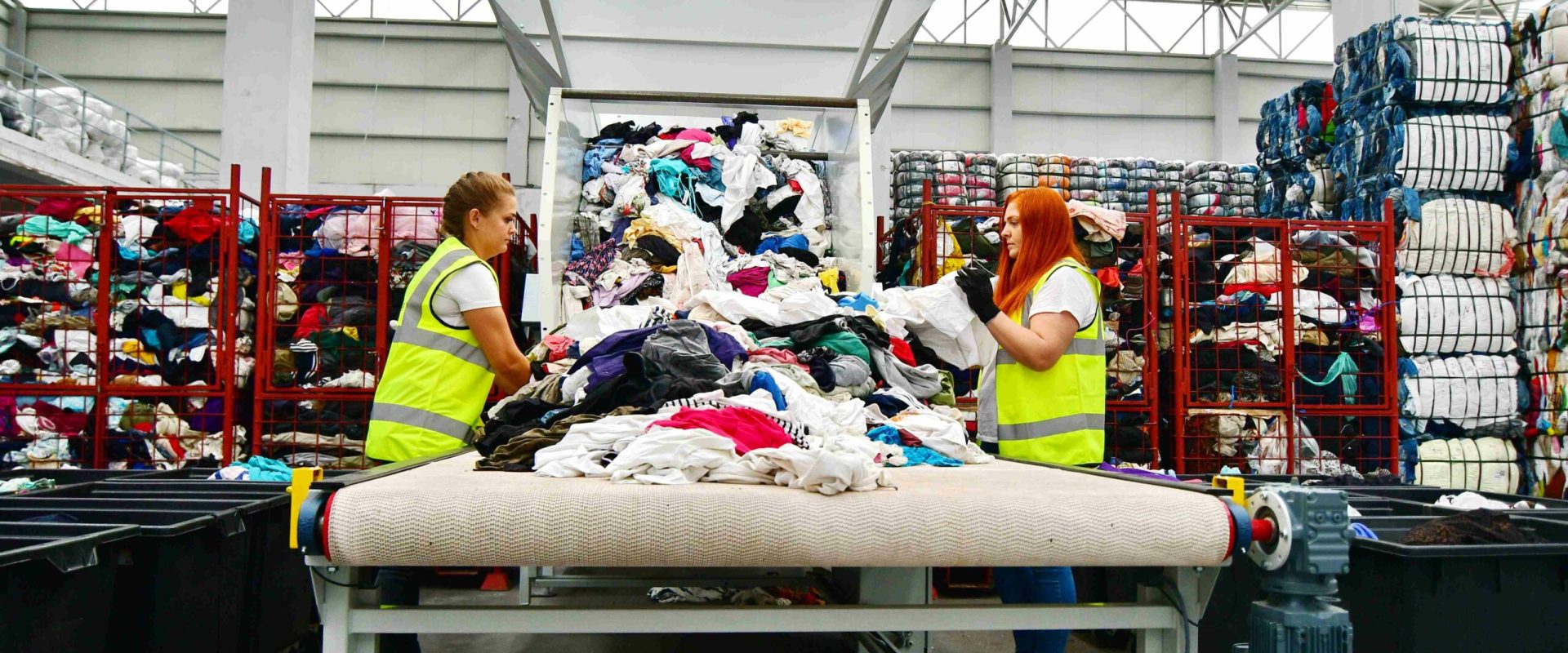 Magazinele second-hand, pe butuci? OUG-ul Mediului, cu reguli aberante