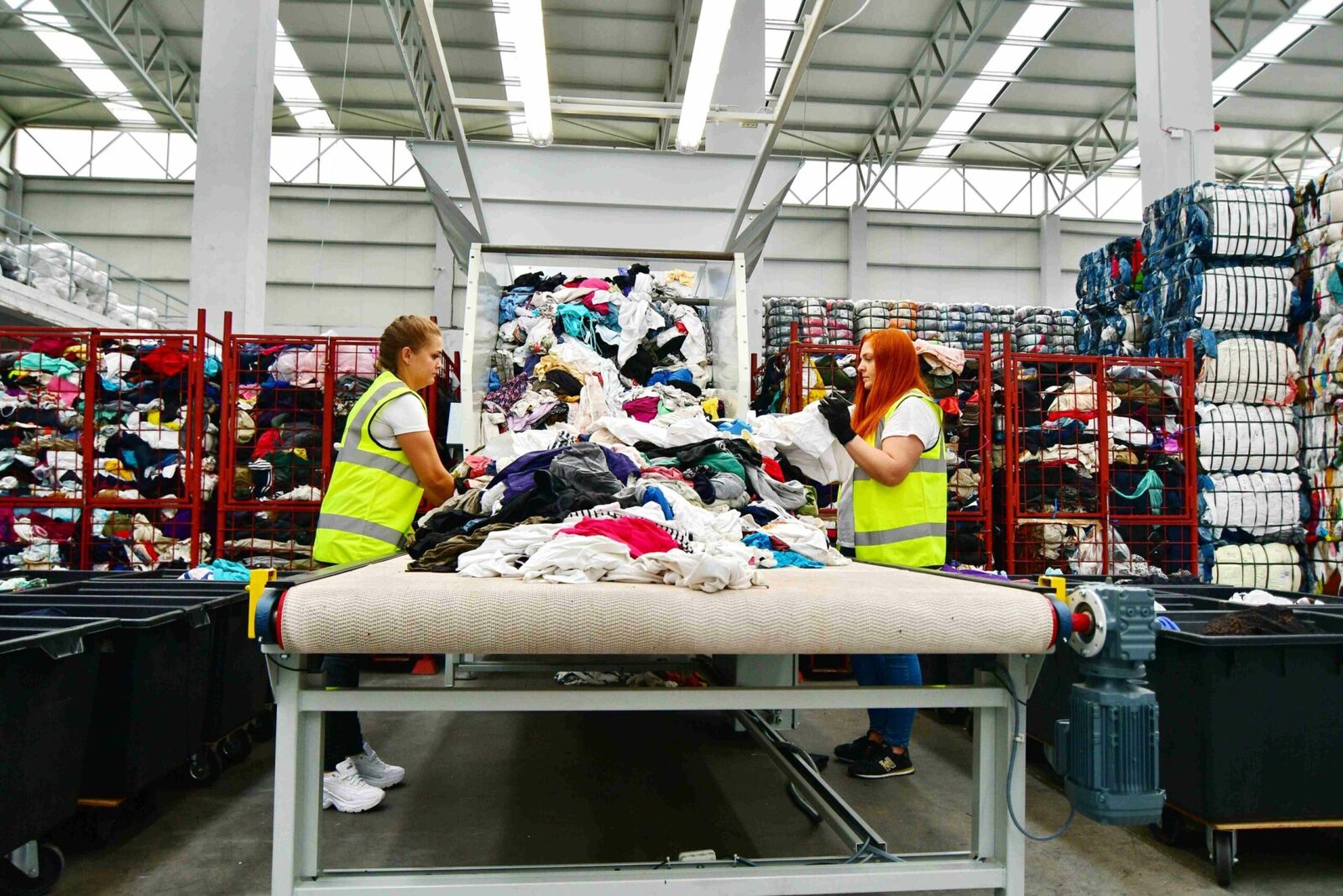 Proiect de Ordonanță de Urgență privind importurile de produse reutilizabile, inclusiv textile, a stârnit controverse majore
