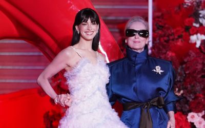 HATHAWAY și STREEP, „îngerașii diavolului” pe covorul roșu: Detalii ascunse