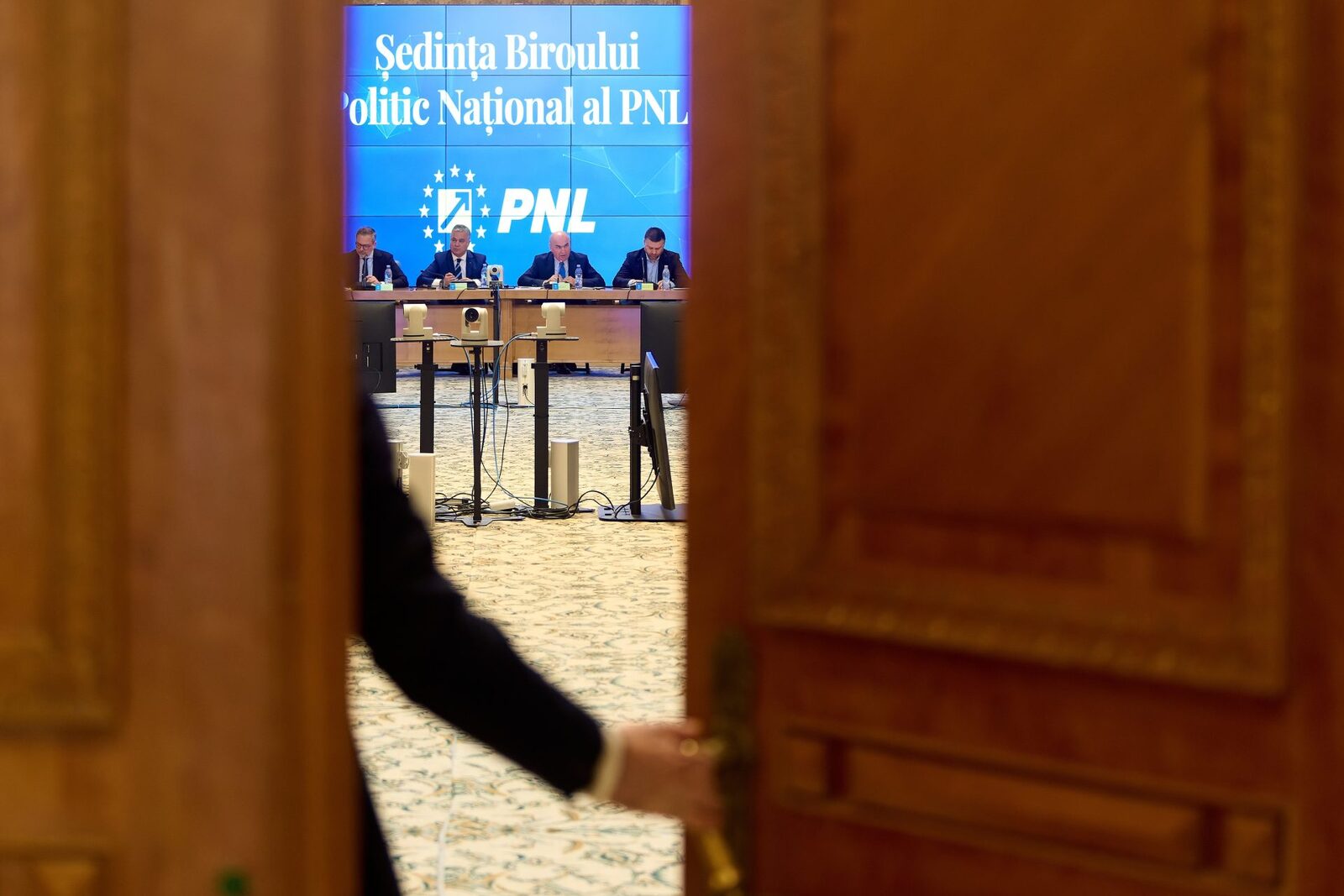PNL copiază PSD: Mișcarea decisivă a liberalilor, înaintea votului