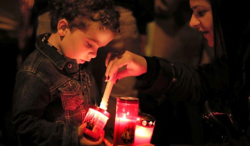 Focul de Paște: Acasă și la biserică, reguli vitale pentru siguranță