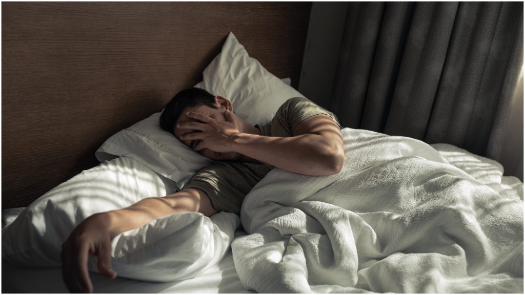 Românii, cu ochii-n lacrimi: Grijile economice le dau nopți albe