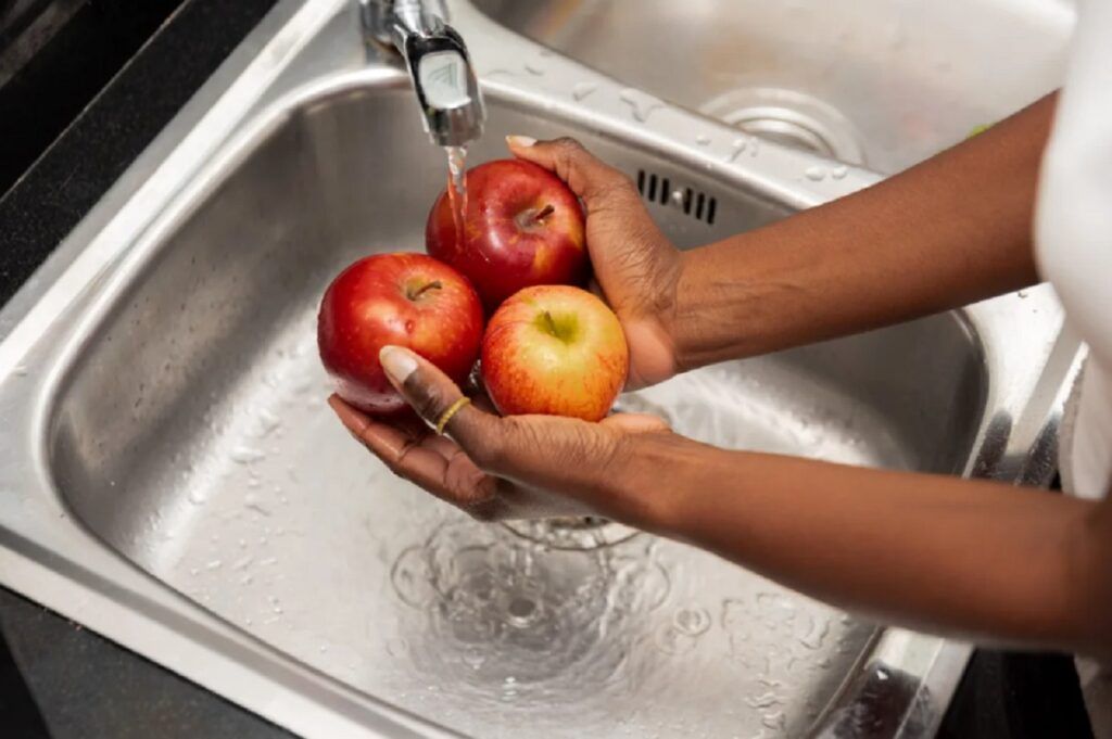 Legumele și fructele-bombă din supermarketuri: Care-s cele mai contaminate, conform Dirty Dozen