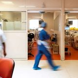 Înjunghiat după jaf, minciuna dintr-un spital din România l-a dat de gol