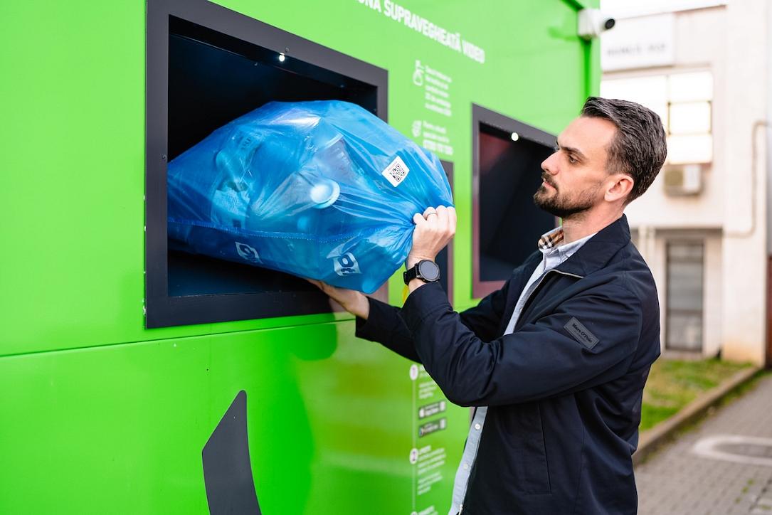 IZI: 1 milion recipiente reciclate lunar în România