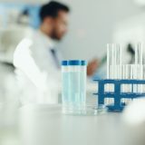 Beneficii și riscuri în studiile clinice: Ghid complet pentru România