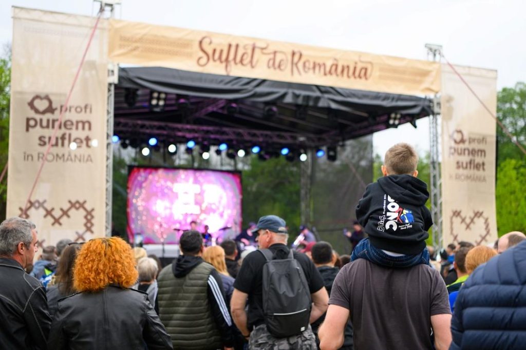 Muzică și meșteșuguri românești, prezentate la Săvârșin