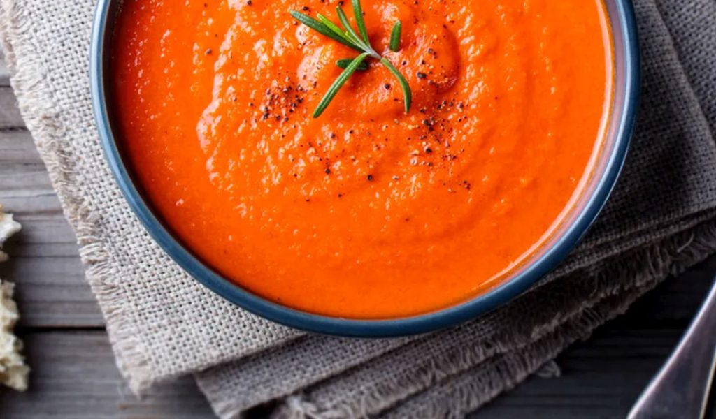 Brânză Feta la cuptor: Supă cremoasă, gata în câteva minute!