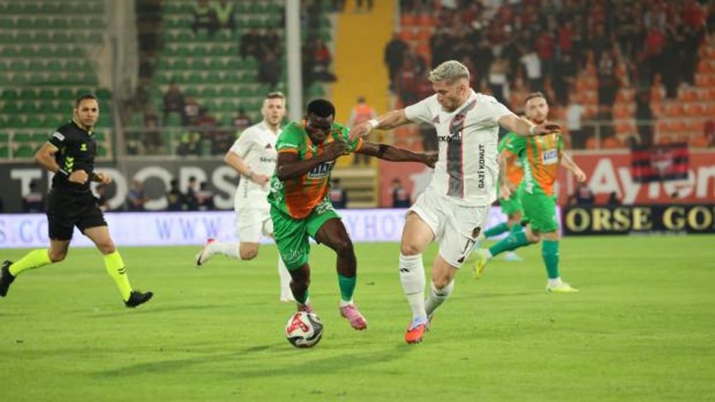 GAZİANTEP FK și ALANYASPOR, la egalitate după prima repriză Meciul dintre GAZİANTEP FK și ALANYASPOR a debutat cu un scor de 0-0, la pauză