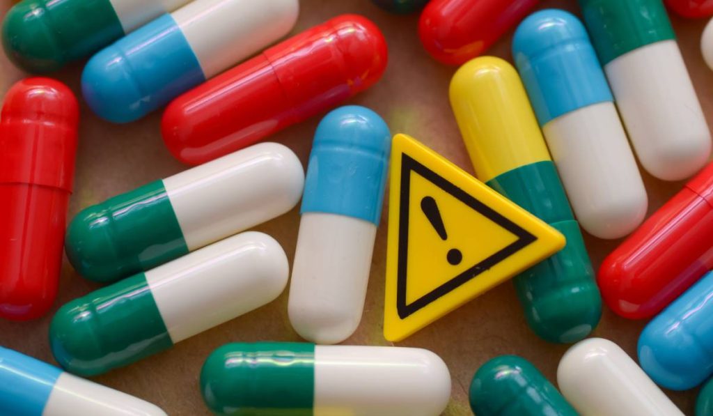 Suplimente și interacțiuni periculoase: Ce NU trebuie să combini