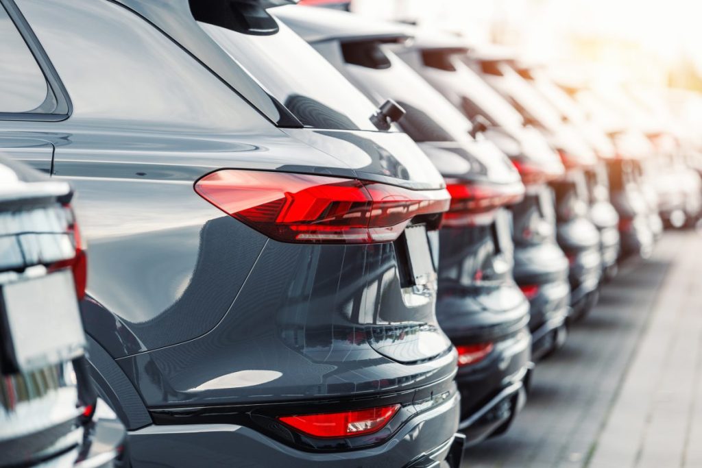 Piața auto din România înregistrează schimbări semnificative: SUV-urile domină, electrificarea crește, iar dieselul pierde teren Piața auto din România se află într-o continuă transformare, cu preferințele consumatorilor reconfigurând rapid peisajul vânzărilor