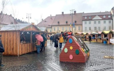Târgul de Paști din SIBIU și-a deschis porțile, în ciuda vremii capricioase SIBIU – Vineri, 3 aprilie, PIAȚA Mare din SIBIU a fost scena deschiderii oficiale a ediției din acest an a Târgului de Paști