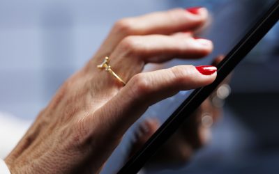 Ce trebuie să ștergi URGENT din telefon: Informațiile care te pun în pericol