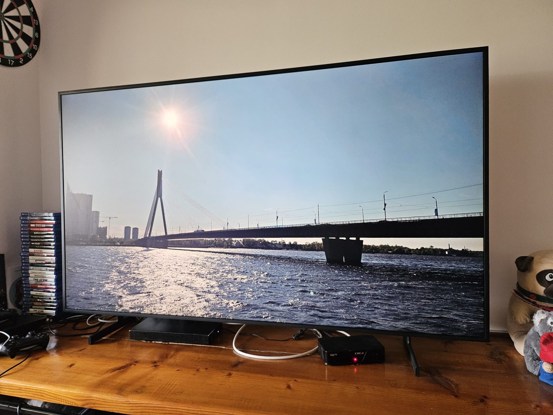 Samsung aduce Google Cast pe televizoarele mai vechi, îmbunătățind experiența utilizatorilor Bucurie pentru posesorii de televizoare Samsung! Gigantul coreean face un pas important spre o experiență mai deschisă, integrând suportul Google Cast pentru o gamă mai largă de modele, inclusiv cele lansate în anii precedenți