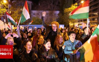 Magyar, aplaudat de mii de unguri în stradă, după victoria de la Budapesta | VIDEO