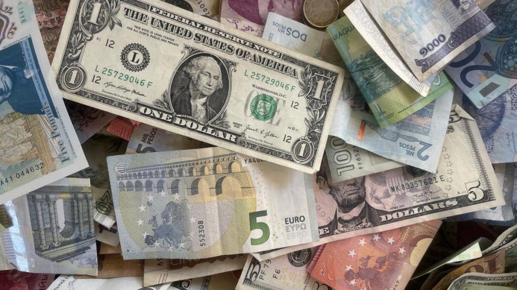 Forintul, în topul monedelor din 2026: Dolarul american, umbrit de avânt!