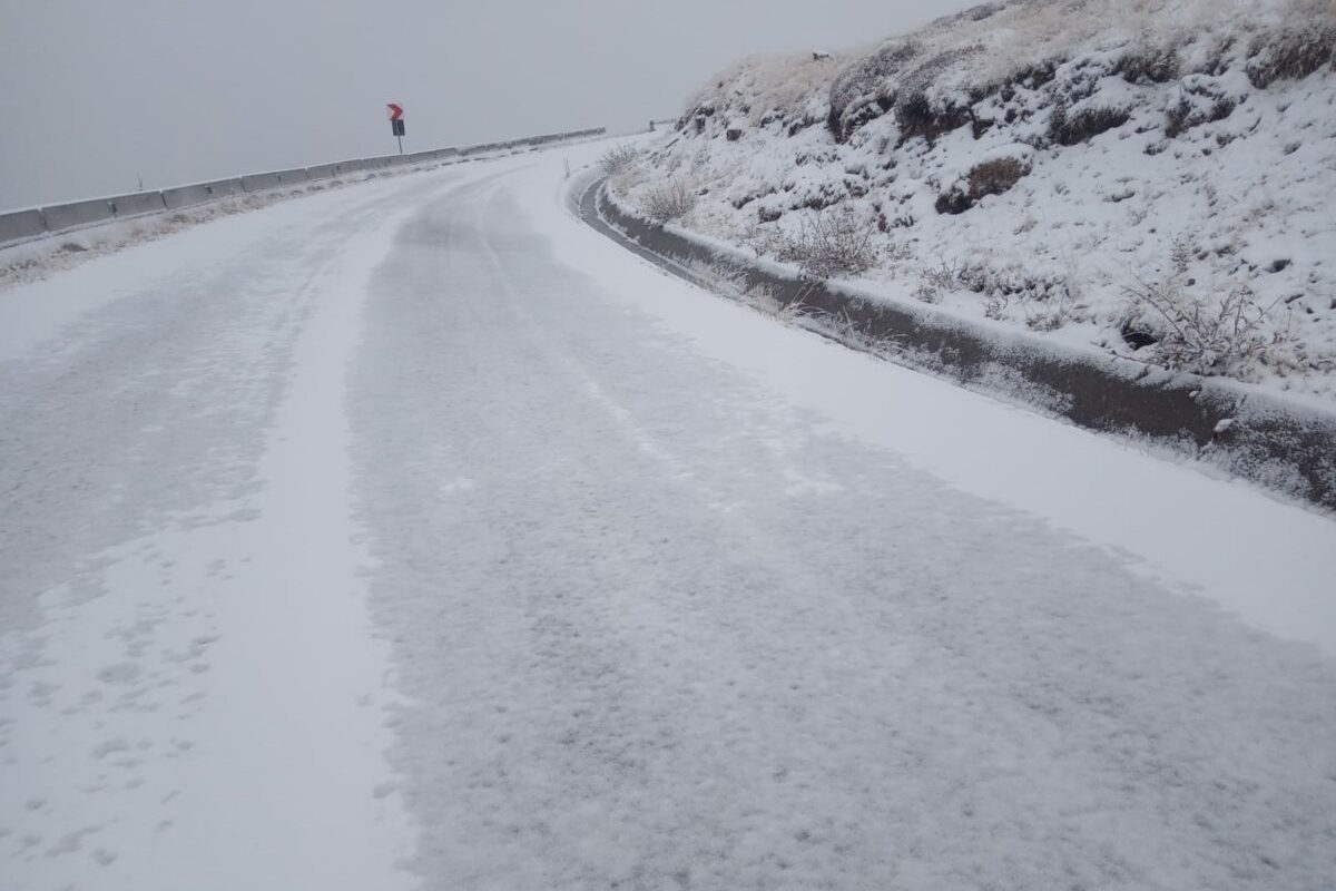 Utilajele CNAIR intervin în Prahova și Argeș: Drumurile, curățate de zăpadă