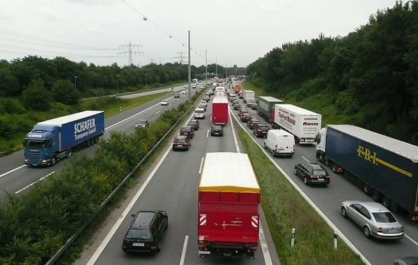 Pasageri: Scădere în 2025, marfă pe plus. Ce se întâmplă cu transportul din România?