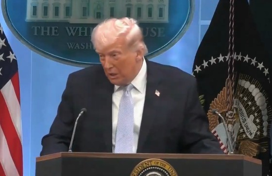 Trump, amenințări cu taxe vamale de 50% pentru China, dacă livrează arme Iranului