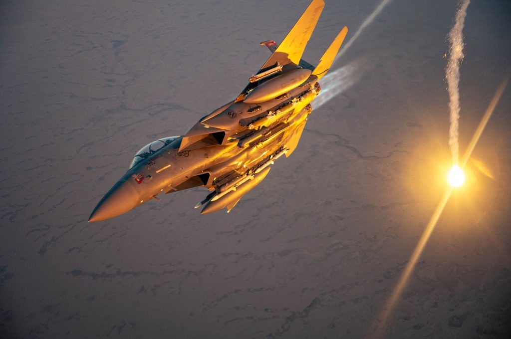 Două avioane americane au fost doborâte vineri în Iran, marcând un eșec al operațiunilor militare americane și punând sub semnul întrebării afirmațiile de superioritate aeriană ale SUA