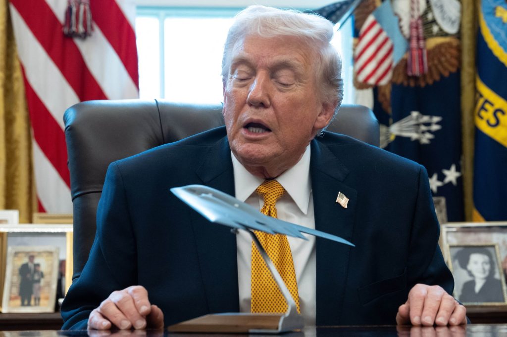 Trump: Doborârea avionului american nu va afecta negocierile cu Iranul WASHINGTON – Președintele american Donald Trump a reacționat vineri la doborârea unui avion de vânătoare american F-15E de către forțele iraniene, afirmând că acest incident nu va influența eventualele negocieri cu Iranul