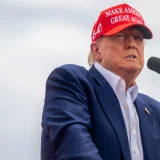 Rețea crypto legată de Donald Trump, anchetată pentru escrocherii online