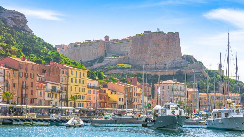 Corsica, paralizată: Turiștii blocați, feriboturile oprite din cauza protestelor