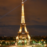 O bucată din Turnul Eiffel, la vânzare: Prețul depășește orice așteptări!