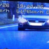 Șoferița cu „urgență”: 176 km/h pe DN38, cozonacii ardeau!