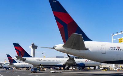 Bebeluș născut în avion spre SUA: Cetățenia, incertă pentru părinți