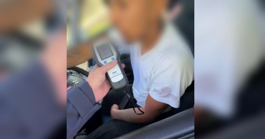 Șofer începător din Brașov, reținut beat. A turnat o sticlă de whiskey!