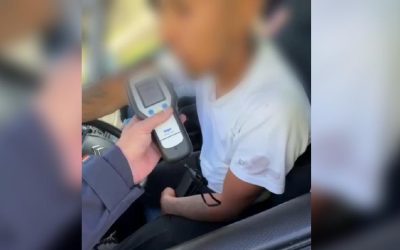 Șofer începător din Brașov, reținut beat. A turnat o sticlă de whiskey!