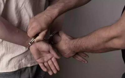 ȘOCANT de Paște: Un bărbat din Gorj, reținut după ce și-a stropit mama cu untură