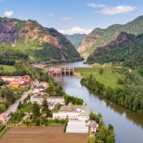 Spre țară, ca-n filme: Ce județ atrage familiile? Patru comune, în top