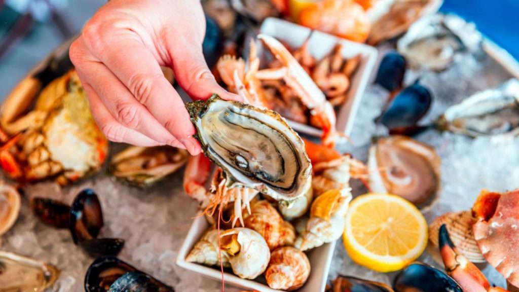 Virus MORTAL din fructe de mare, transmisibil la oameni: O nouă boală cronică