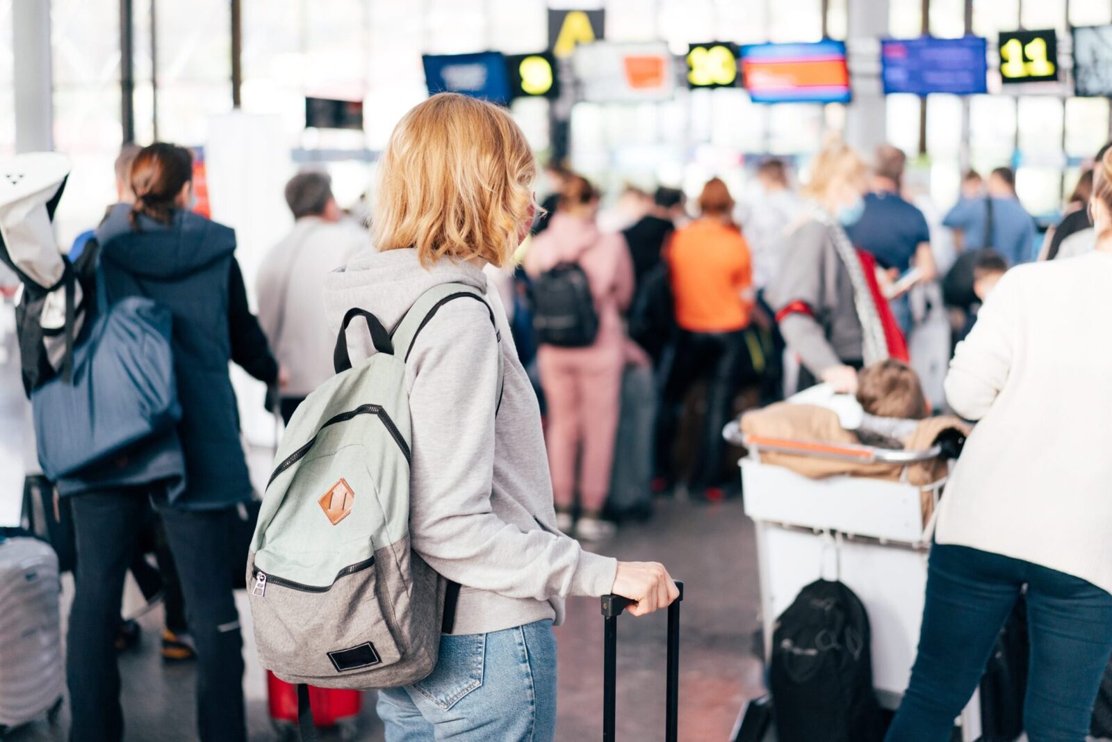 Haos în aeroporturile din Europa: Pasagerii pierd zboruri din cauza UE