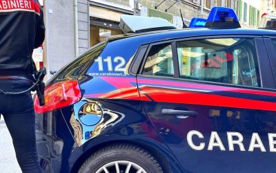 Bărbat în scaun cu rotile, cu pușcă și „grenadă în dinți”, panică într-un bar italian